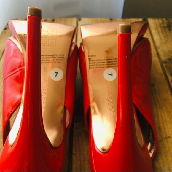 Siren-Red BCBGeneration Stilettos! - Picture 5 of 8